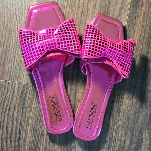 CAPE ROBBIN Fuchsia Slip-On Flat Sandal w/ Metallic Bow NWOT/SIZE 7 - Picture 1 of 8